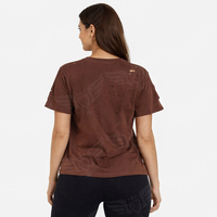 T-shirt femme marron déchiré et vieilli, col rond, manches courtes, style vintage streetwear, dernière mode