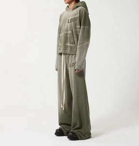 ชุดวอร์มผู้ชายคุณภาพสูง 2-in-1 ลายพิมพ์และสีพื้น รุ่นฮิตปี 2026 เสื้อแจ็คเก็ตและกางเกงขายส่ง รับผลิตแบบ OEM และติดฉลากส่วนตัว - Product Image 2