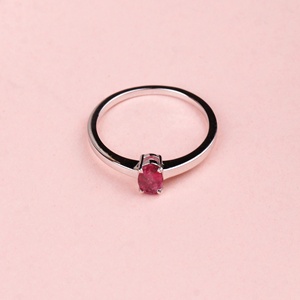 Anillo Solitario de Plata de Ley 925 con Rubí Ovalado Natural de 4 Puntas, Joyería Fina, Memoria Jewels, Venta al Por Mayor - Product Image 6