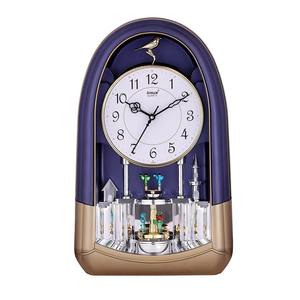 Reloj Musical de Pared de Alta Calidad con Péndulo Giratorio y Sistema de Campanadas con Múltiples Melodías Disponible para la Venta - Product Image 4