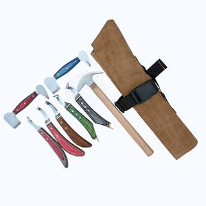 Kit de herramientas de herrador: Martillo de calzado con punta de latón, Cuchillas para pezuñas, Cortador de pezuñas, Cuchilla para pezuñas tipo D y Lazo para abscesos Rainbow con mango de madera - Product Image 1