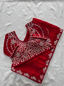 Sari de Seda Roja con Borde Bordado, Traje Tradicional Indio para Bodas, Diseño Largo Hasta el Suelo para Mujer - Product Image 1