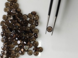 Quartz fumé naturel 6MM, coupe ronde brillante, pierre précieuse de qualité supérieure pour la fabrication de bijoux - Product Image 3