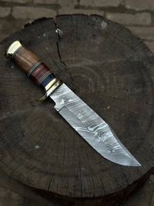 Cuchillo Bowie de Camping Personalizado OEM Hecho a Mano con Punta Clip de Acero de Damasco de 3mm, Mango de Madera+Resina+Latón, Funda de Cuero, 15 Pulgadas - Product Image 6