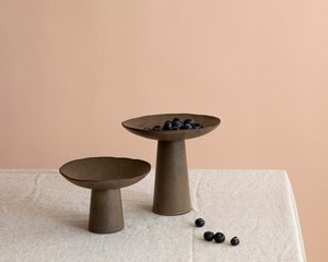 Soporte de cerámica hecho a mano con diseño único para servir frutas, postres y ensaladas, ideal para la mesa principal, precio directo de fábrica por Universal Overseas - Product Image 2