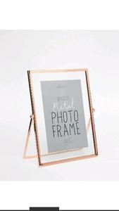 กรอบรูปโลหะสีทองหรูหราสำหรับตกแต่งบนโต๊ะ กรอบกระจกสองด้านสำหรับใส่ดอกไม้แห้งและรูปถ่าย - Product Image 3