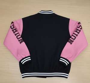 แจ็คเก็ตวาร์ซิตี้แบบมืออาชีพ - แจ็คเก็ตเลตเตอร์แมนคลาสสิกพร้อมงานปักแบบกำหนดเอง - แจ็คเก็ตเบสบอลแขนตัดสีสำหรับทุกเพศ - Product Image 2