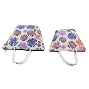 Sac de plage en jute laminé PP avec imprimé floral, poignée en corde torsadée, poche intérieure suspendue et fermeture éclair supérieure - Product Image 2