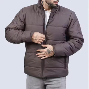 Fabrication sur mesure de vestes matelassées : matelassage personnalisé, couleurs de tissu et marquage pour les marques de vêtements d'hiver et les entreprises de vente au détail - Product Image 1