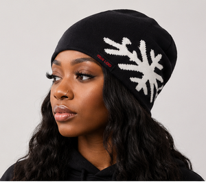 Gorro de invierno personalizado con logotipo, gorro de punto negro con diseño de copo de nieve, gorro jacquard con diseño de calavera y copo de nieve para unisex. - Product Image 1
