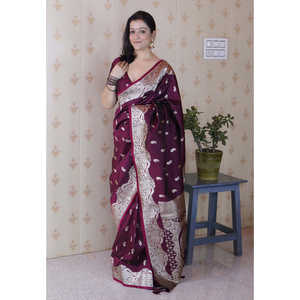 Sari en soie douce Banarasi de couleur vin avec un motif tissé en zari argenté, vêtements indiens et pakistanais, 650g - Product Image 5
