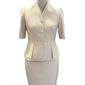 패션 새로운 간단한 디자인 만다린 칼라 짧은 소매 주름 패턴 베이지 색 자켓 정장 세트