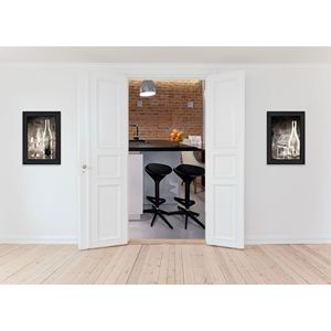 Set di Vignette 2 pezzi di Bluebird fienile lunatico vetreria grigia Still Life dipinti con cornice nera - Product Image 2