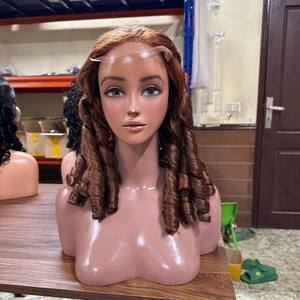 Perruques en cheveux humains en gros, Lace Front, Cheveux vierges vietnamiens, Bouclés rebondissants, Sans colle, Longues, Densité 250%, Couleur et texture personnalisables - Product Image 4