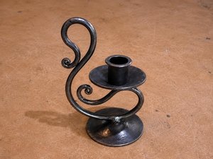 Candelabro de Hierro Forjado a Mano, Estilo Rústico, Decoración Gótica, Portavelas Metálico Resistente - Product Image 4