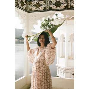 Hermoso Vestido Kyra Hecho a Mano en Largo Maxi, Delicadamente Adornado con Estampado Tie-Dye Tradicional en Tonos Melocotón, Lavable, 100% Algodón - Product Image 1