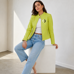 Chaqueta de cuero para mujer con un estilo elegante, acabado premium y ajuste cómodo, ideal para viajes, trabajo y reuniones informales. - Product Image 5