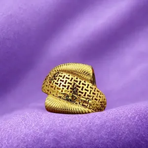 Anillo envolvente de malla ancha con diseño de celosía, chapado en oro audaz, para mujer, joyería de dedo de lujo y estilo llamativo - Product Image 3