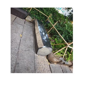 Losas de granito de piedra natural fabricadas en India con acabado pulido para encimeras, escaleras y paneles de pared disponibles para la venta - Product Image 2