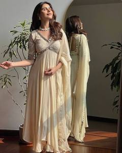 Vestido Anarkali Blanco de Georgette Sintética Pesada con Bordado Chikankari, Trabajo de Espejos Reales, Cuello en V, Borde de Dupatta, Secado Rápido, Ideal para Fiestas de Verano - Product Image 1