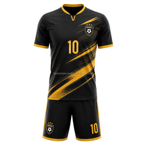 Nouvel ensemble de maillot de football court personnalisé noir et or pour hommes, uniforme par sublimation, col en V, poches latérales, respirant, séchage rapide, maille 100% - Product Image 1