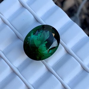 Pierre précieuse de tourmaline verte non traitée, pierre brute en vrac, fabrication de bijoux sur mesure - Product Image 1