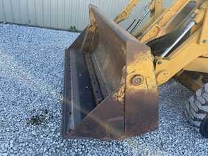 Chargeuse CASE 580SL d'occasion en bon état, modèle 2001, équipement lourd de terrassement avec moteur Cummins 4BT - Product Image 5