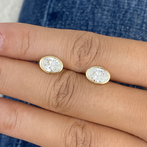 Boucles d'oreilles minimalistes serties de diamants de laboratoire ovales de 2 carats, en or jaune 10K, 14K, 18K, clous solitaires horizontaux, bijoux fins personnalisés - Product Image 1
