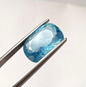 Pierre précieuse naturelle de 6,0 carats en aquamarine bleue vif, taille coussin, avec jeu de couleurs - Product Image 3