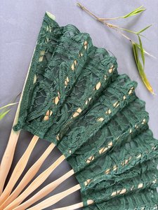 Éventail pliant en bambou fait main, design moderne en dentelle verte, forme naturelle, portable, objet d'art, collection, décoration de mariage et cadeau - Product Image 6