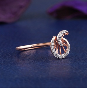 Anillo de Oro Rosa con Diamantes para Mujer, Diseño de Luna Creciente y Sol, Corte Brillante Redondo, Romántico - Product Image 2