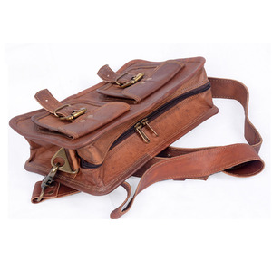 Sac à bandoulière vintage en similicuir Lowell Designer Craft pour femme, avec fermoirs et boucles métalliques, motif géométrique, pliable pour le voyage - Product Image 4