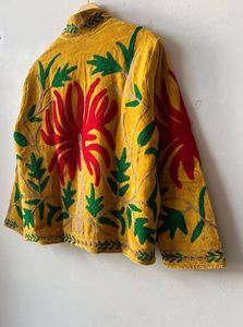 Chaqueta Suzani Hecha a Mano para Mujer, Elegante Bordado, Cómoda, Abertura Frontal con Bolsillos, Prenda de Invierno Moderna, Cinturón, Tela Suave - Product Image 3