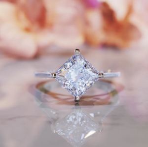 Anillo de Compromiso de Plata de Ley 925 con Corte Princesa y Moissanita, Anillo de Piedras Preciosas de Lujo Chapado en Oro para Aniversario de Bodas - Product Image 1