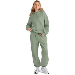 Ensemble de survêtement décontracté pour femme, sweat à capuche et pantalon long en molleton coupe ample, couleur unie, avec baskets blanches - Product Image 2