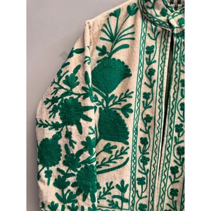 Veste en velours Suzani unisexe pour femmes, veste brodée à la main avec des motifs floraux, style bohème hippie, doublure intérieure en coton - Product Image 5