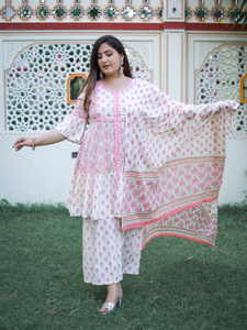 Ensemble Kurta Sharara Dupatta à manches cloche en coton imprimé floral rose col rond grande taille pour femme, décontracté, ethnique, vente en gros, festif - Product Image 5