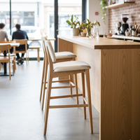 Chaise de bar scandinave minimaliste en teck durable de luxe, tabouret d'îlot rembourré avec assise en mousse confortable pour la maison, le bar, le café, l'hôtel