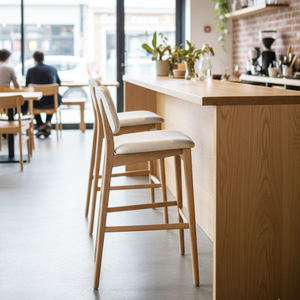 Silla de Bar Acolchada de Madera de Teca Sostenible de Lujo, Estilo Escandinavo Minimalista, Taburete de Isla con Asiento de Espuma Cómodo para Hogar, Bar o Cafetería - Product Image 6