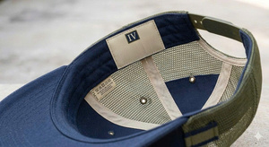 Casquette Trucker Structurée à 5 Panneaux Bicolore Personnalisée en Gros, Profil Moyen, Maille Bleu Marine et Vert Olive avec Logo Tissé - Product Image 2
