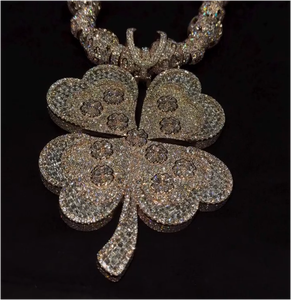 Pendentif Trèfle Personnalisé Entièrement Sertie de Diamants Moissanite VVS Rond en Argent Sterling 925, Bijoux Hip Hop - Product Image 2