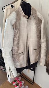 Men's Beige Embossed PU Leather Moto <b>Biker</b> <b>Jacket</b> Stand Collar Zipper Closure Solid Color Regular Fit Autumn Wear - Product Image 4