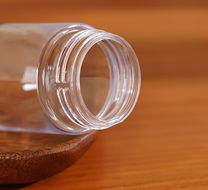 Bouteilles pulvérisatrices rigides transparentes brillantes en PETG BKT8915 avec pompe distributrice, format voyage, rechargeables pour parfum - Product Image 5