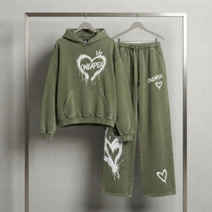 Conjunto Deportivo de Dos Piezas para Mujer, Sudadera con Capucha y Estampado de Corazón en Verde Oliva, Pantalones Jogger de Pierna Ancha, Estilo Casual Urbano - Product Image 1