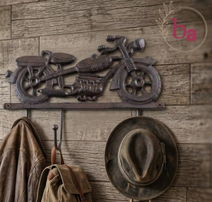 Porte-manteau mural auto-adhésif robuste à 3 crochets en fonte vintage, motif perles et moto, CIH 244 pour vêtements - Product Image 1
