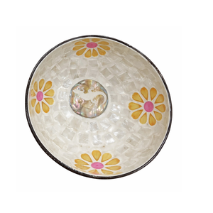 Vente en gros de bols vietnamiens gravés en coquille de noix de coco, durables, uniques, artisanaux, polis, écologiques, modernes - Product Image 1