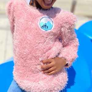 Suéter Peludo JJoa para Niña Pequeña con Coletero, Suéter Rosa Suave con Parche Bordado para Niñas Pequeñas, Ropa Casual - Product Image 6