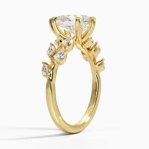 Bague de fiançailles en or jaune avec diamant taille poire, sertie de griffes, motif floral, bijoux fins romantiques pour femme - Product Image 2