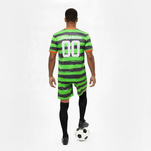 ชุดกีฬาพิมพ์ลายแบบกำหนดเอง ชุดวอร์มฤดูหนาว ชุดฟุตบอล เสื้อฟุตบอลชาย ชุดกางเกงขาสั้น โพลีเอสเตอร์ 100% - Product Image 3