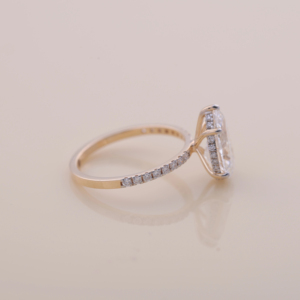 Bague de fiançailles avec diamant de laboratoire taille poire de 2,04 carats |   Argent sterling 925 massif |   Bague de mariage pavée - Product Image 6